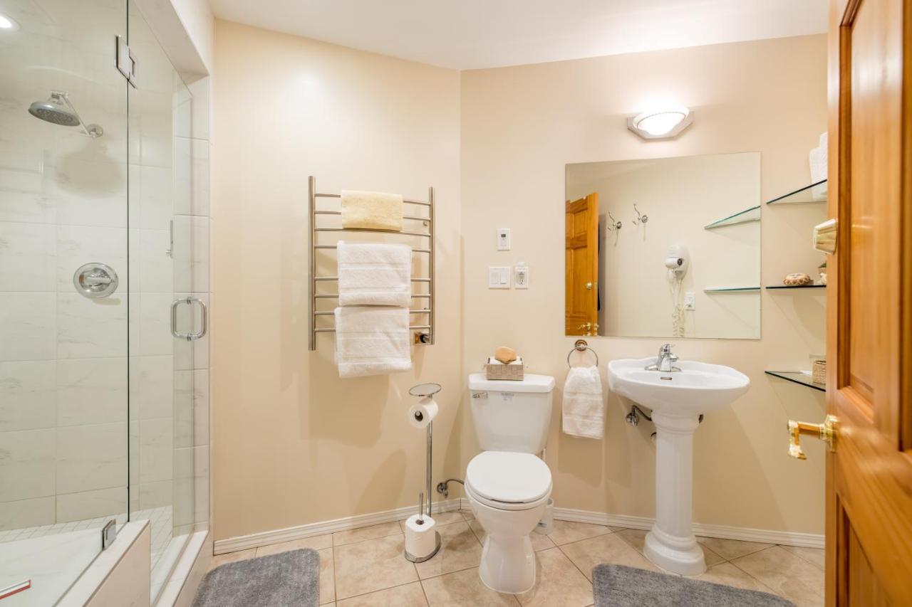 Enchanter Ocean View Suites Madeira Park Exteriör bild