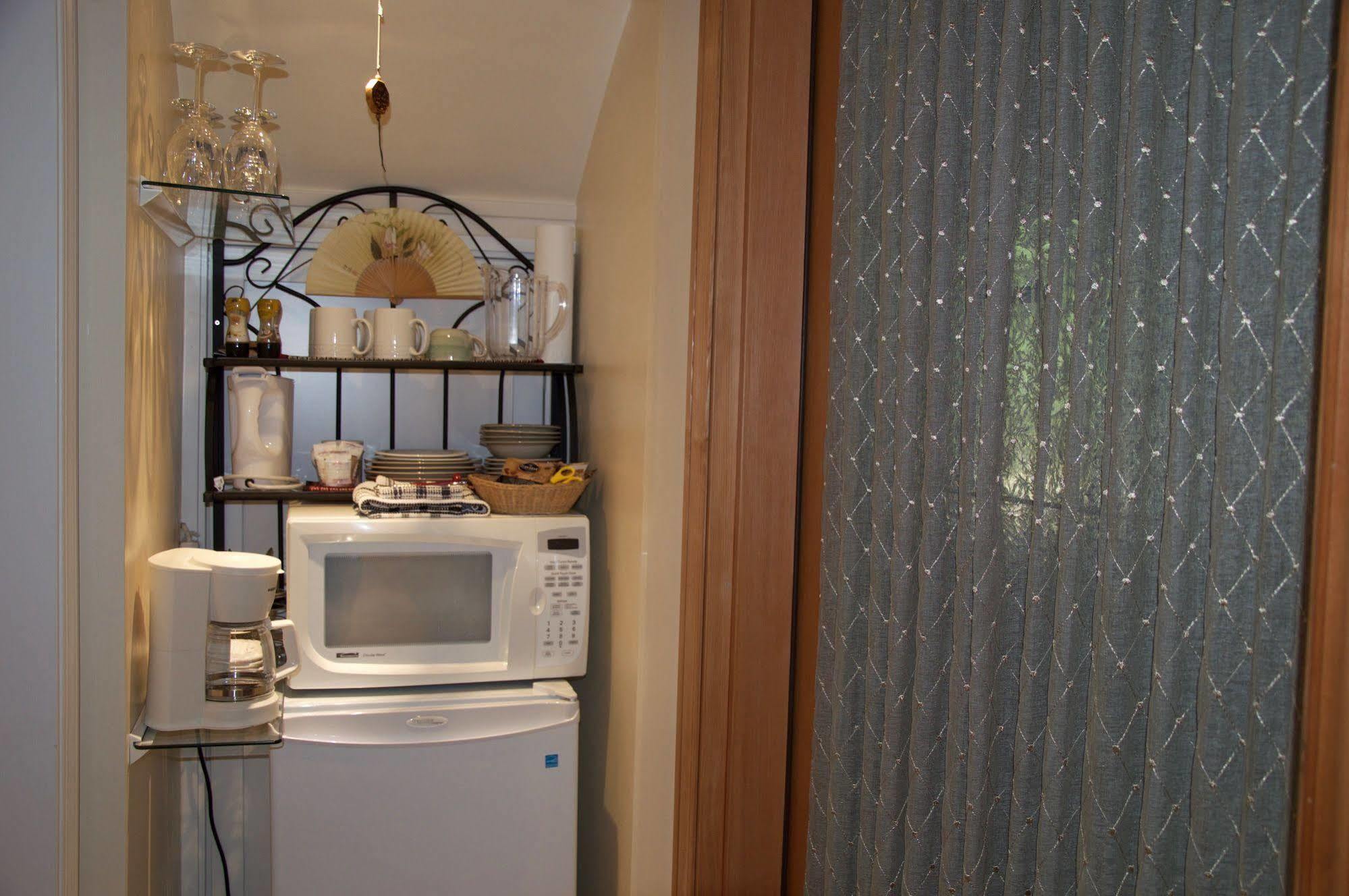Enchanter Ocean View Suites Madeira Park Exteriör bild